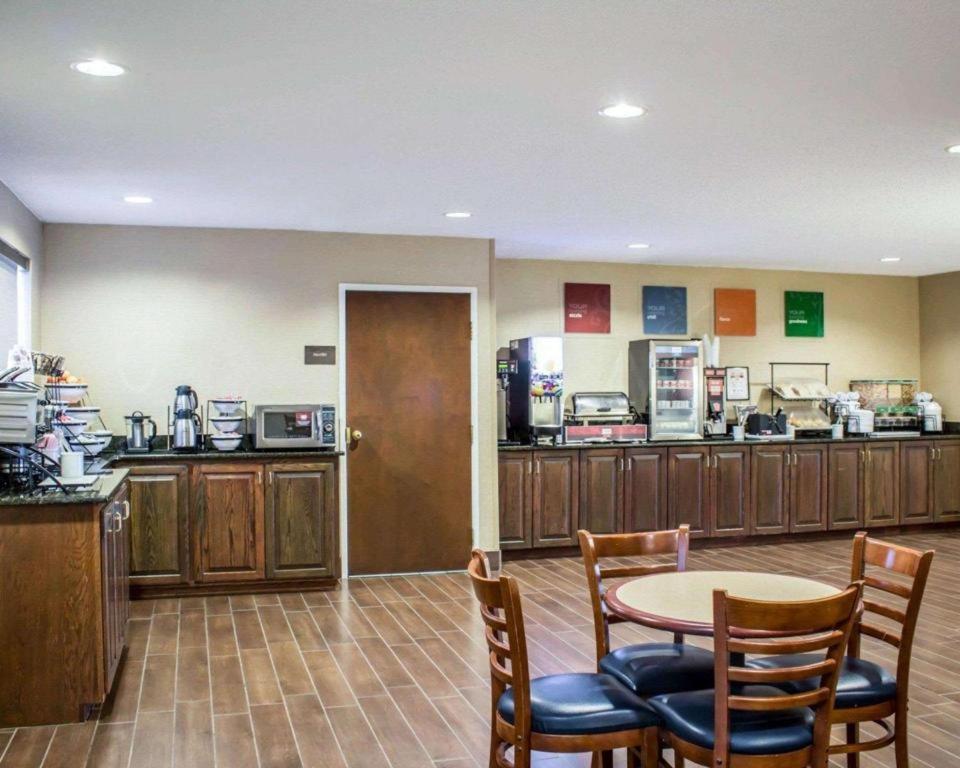 Comfort Inn Clinton Ngoại thất bức ảnh